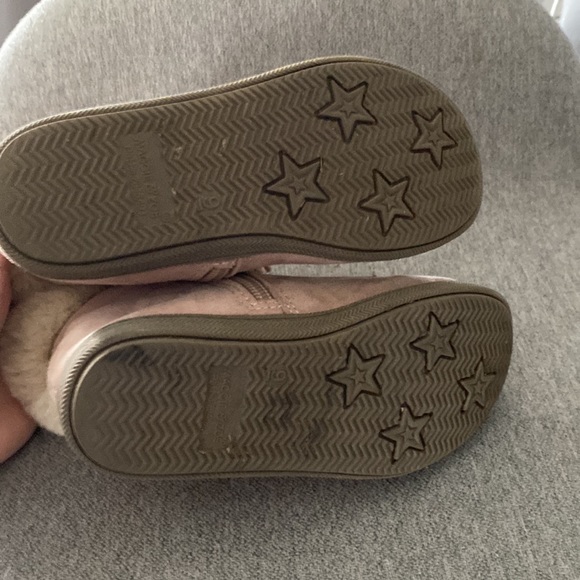 Girls Pink Fuzzy Boots - Picture 4 of 5